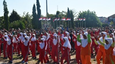 Hari Olahraga Nasional di Demak, Ribuan Orang Senam Bareng